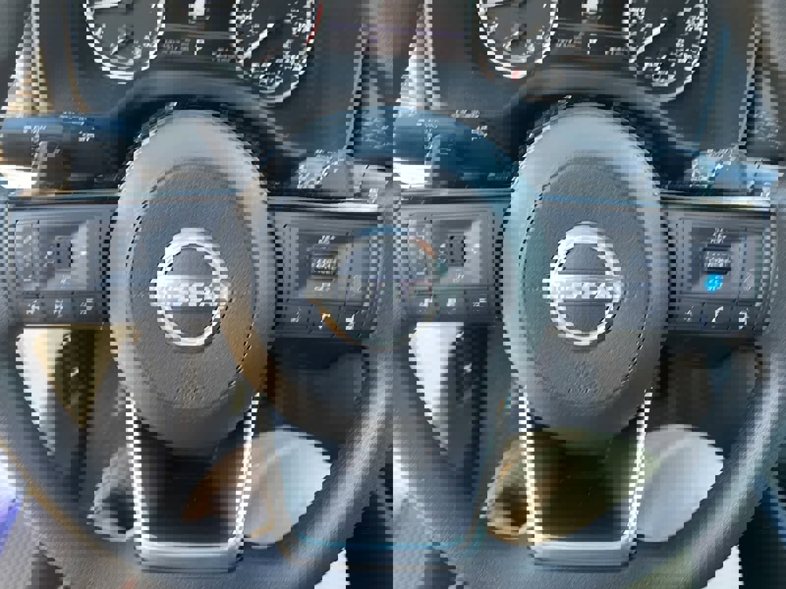 Used 2022 Nissan Rogue SV image 17