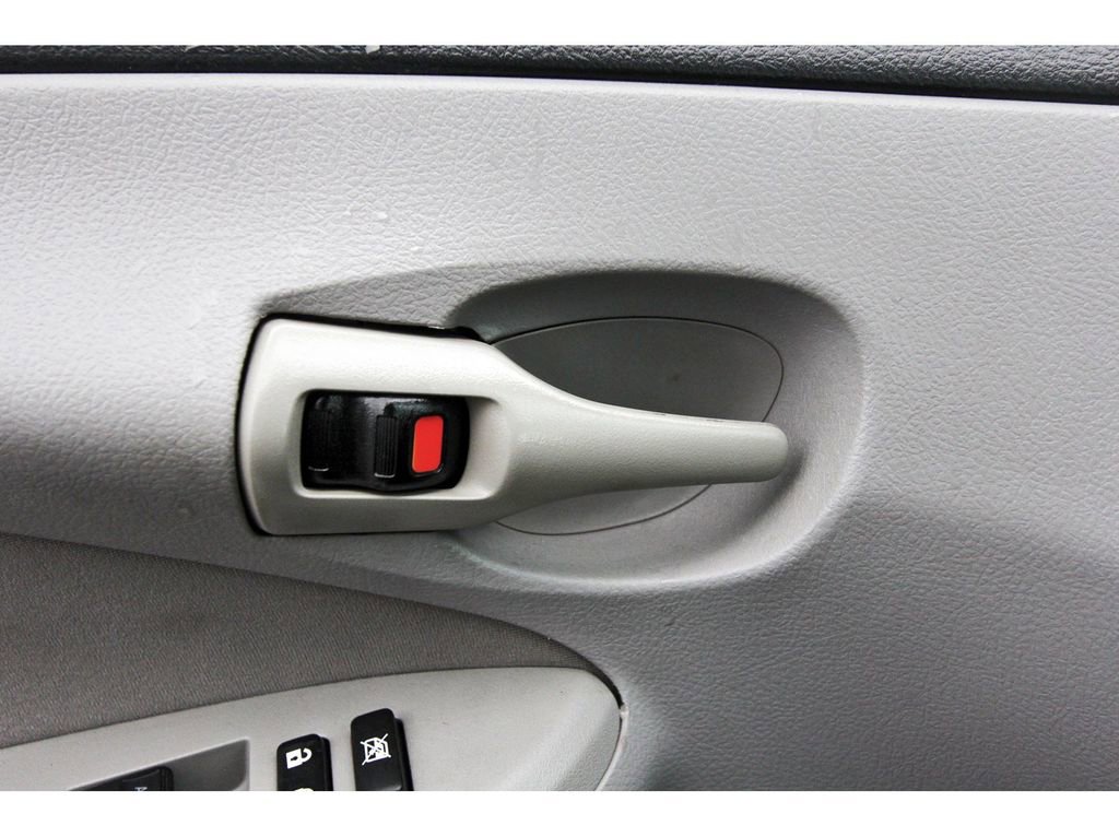 Used 2013 Toyota Corolla L image 20