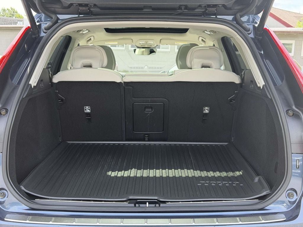 Used 2023 Volvo XC60 B5 Plus w/ Climate Package AWD/4WD image 14
