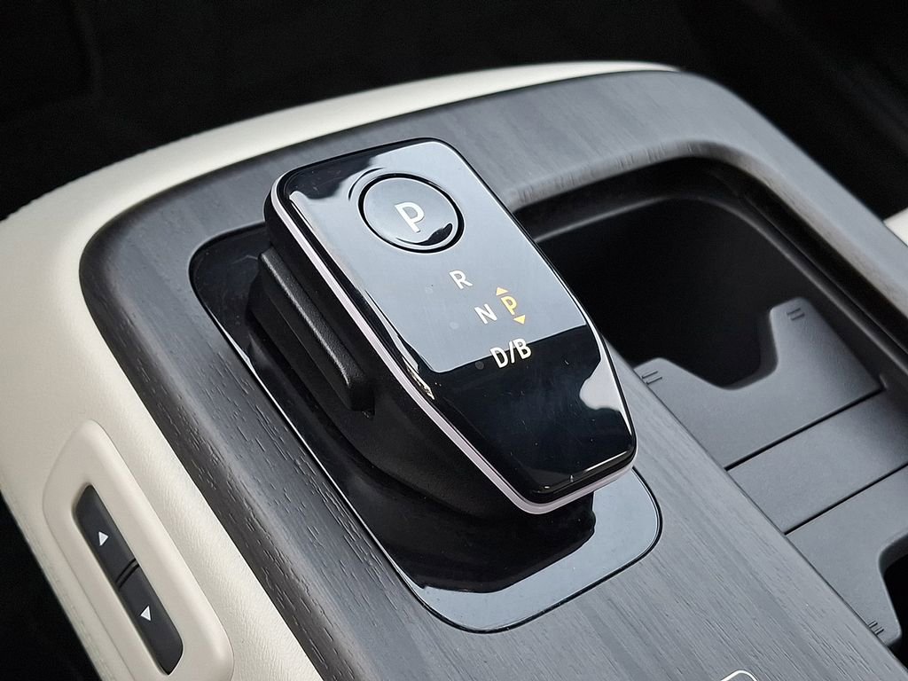 Used 2024 Nissan Ariya AWD image 13