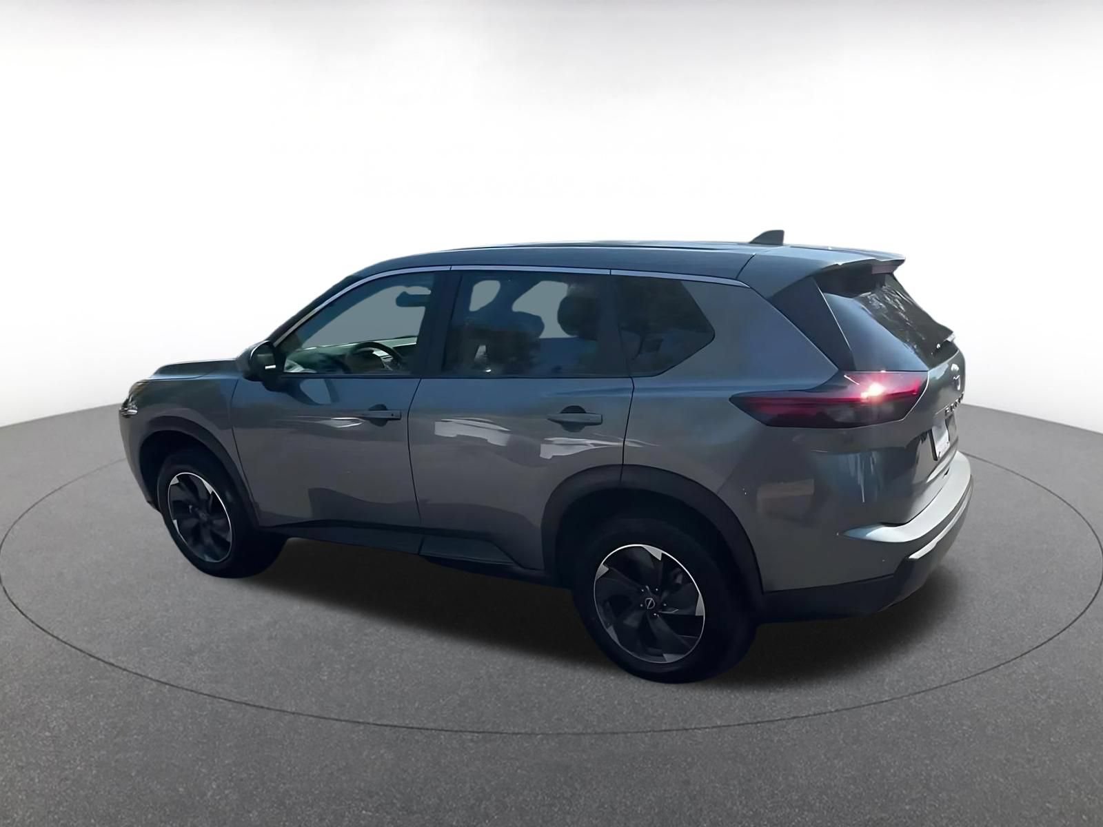 Used 2025 Nissan Rogue SV AWD/4WD image 10