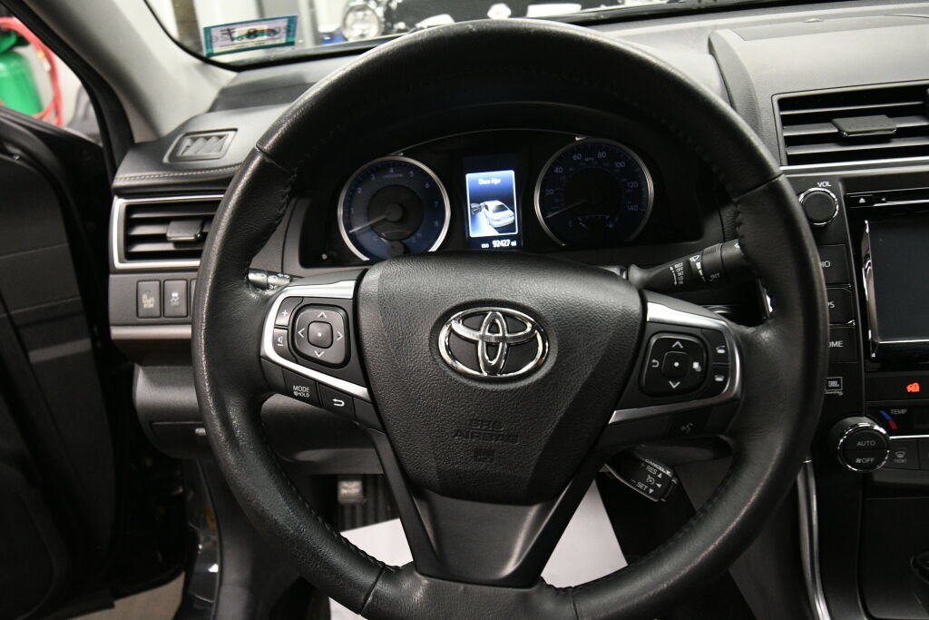 Used 2015 Toyota Camry XLE FWD image 13