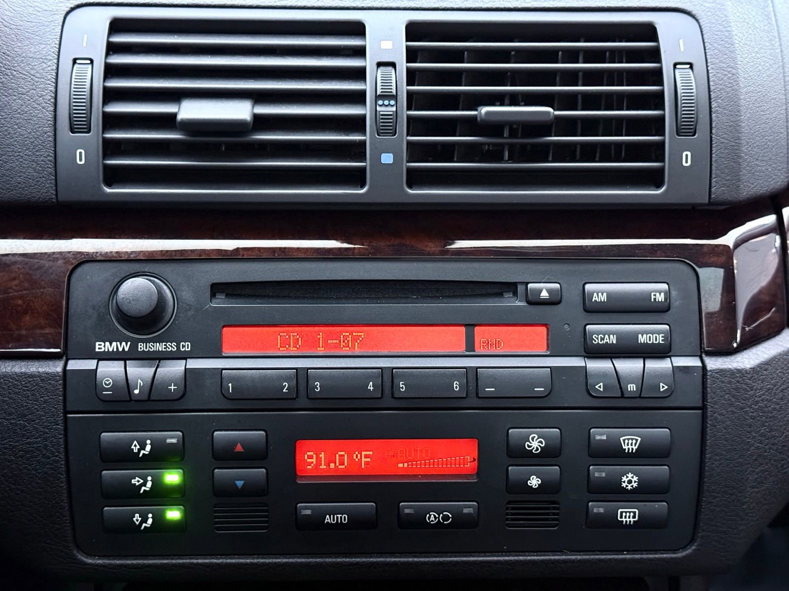 Used 2005 BMW 330xi Sedan image 32