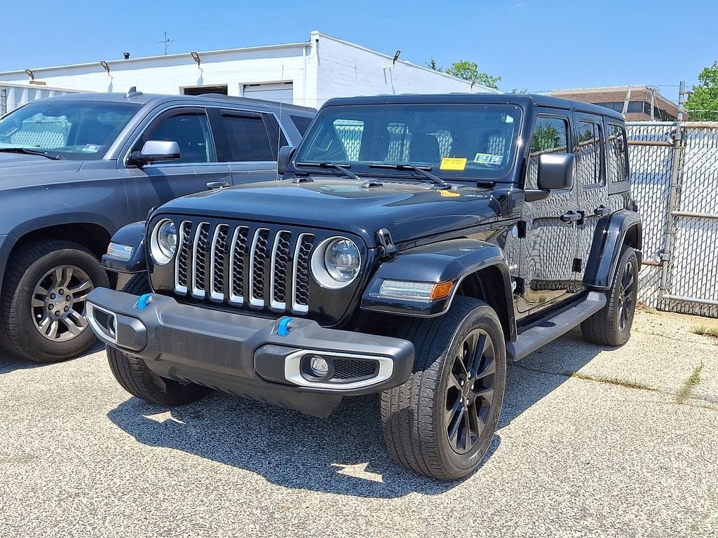 Used 2023 Jeep Wrangler Unlimited Sahara w/ Cold Weather Group AWD/4WD image 3