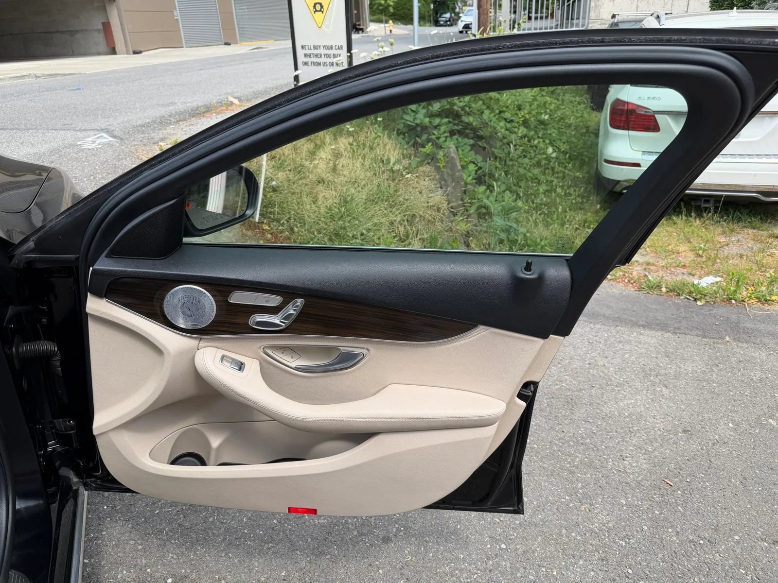 Used 2016 Mercedes-Benz C 300 4MATIC Sedan image 21