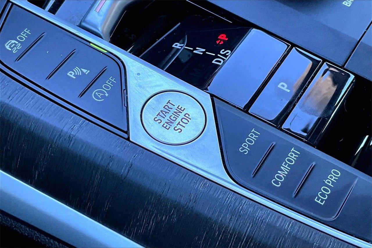 Used 2024 BMW 330i xDrive Sedan w/ Convenience Package image 28