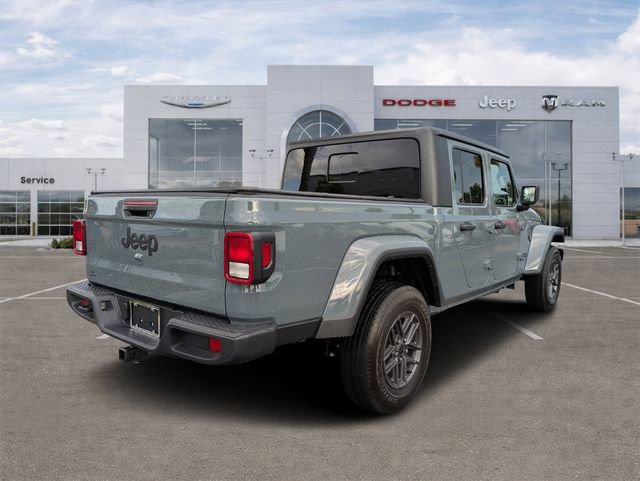 Used 2025 Jeep Gladiator Sport AWD/4WD image 3