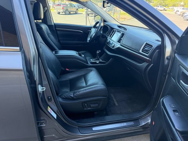 Used 2016 Toyota Highlander Limited FWD image 33