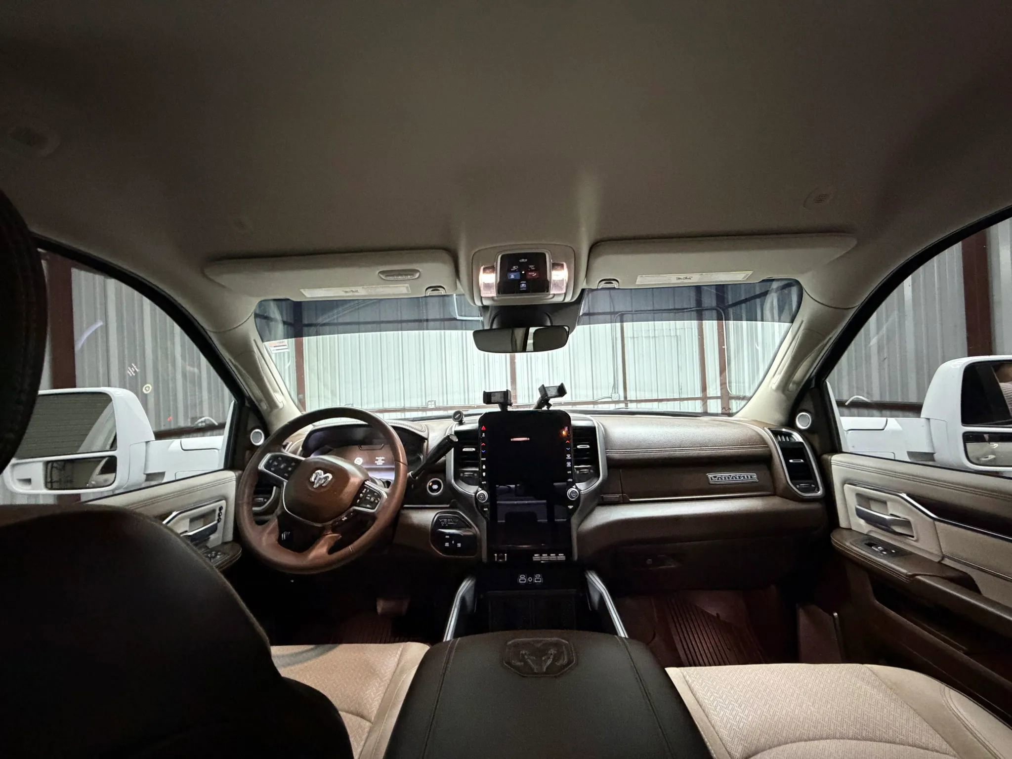 Used 2025 RAM 3500 Laramie AWD/4WD image 17