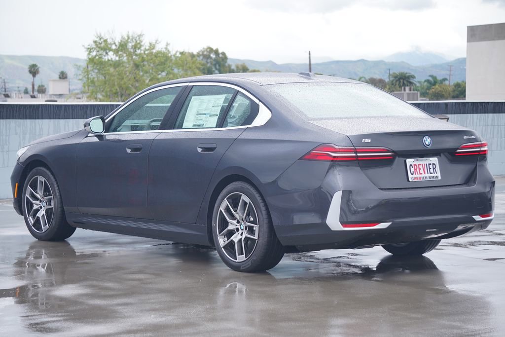 New 2026 BMW i5 eDrive40 w/ Premium Package image 7