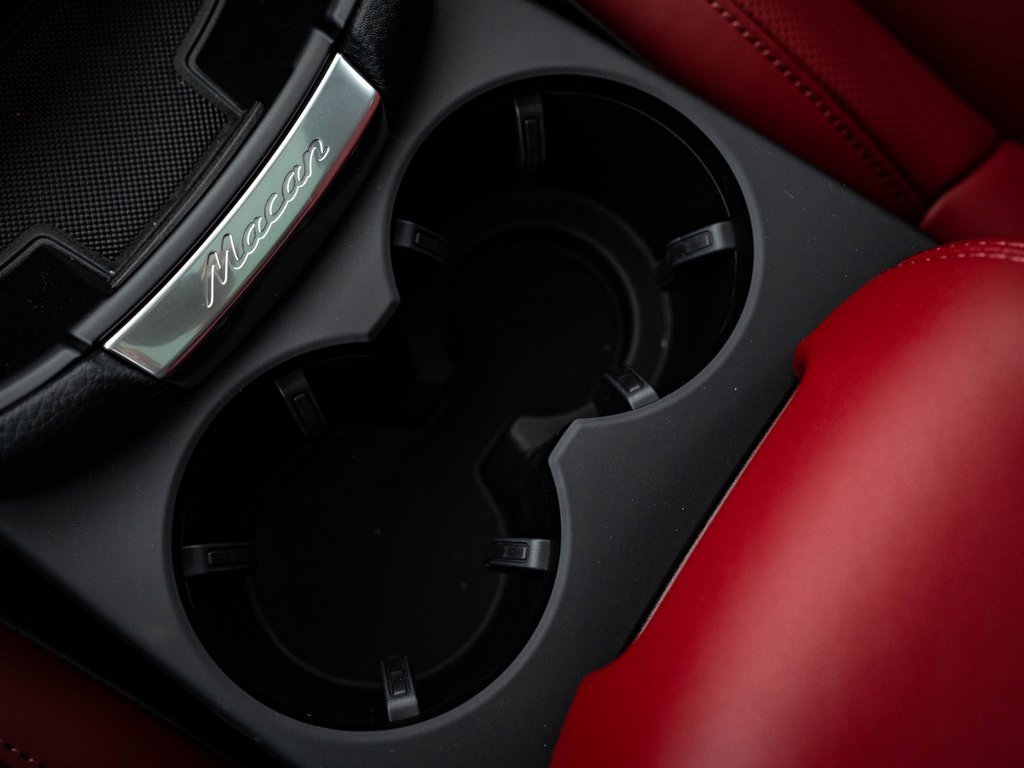 Certified 2025 Porsche Macan image 32