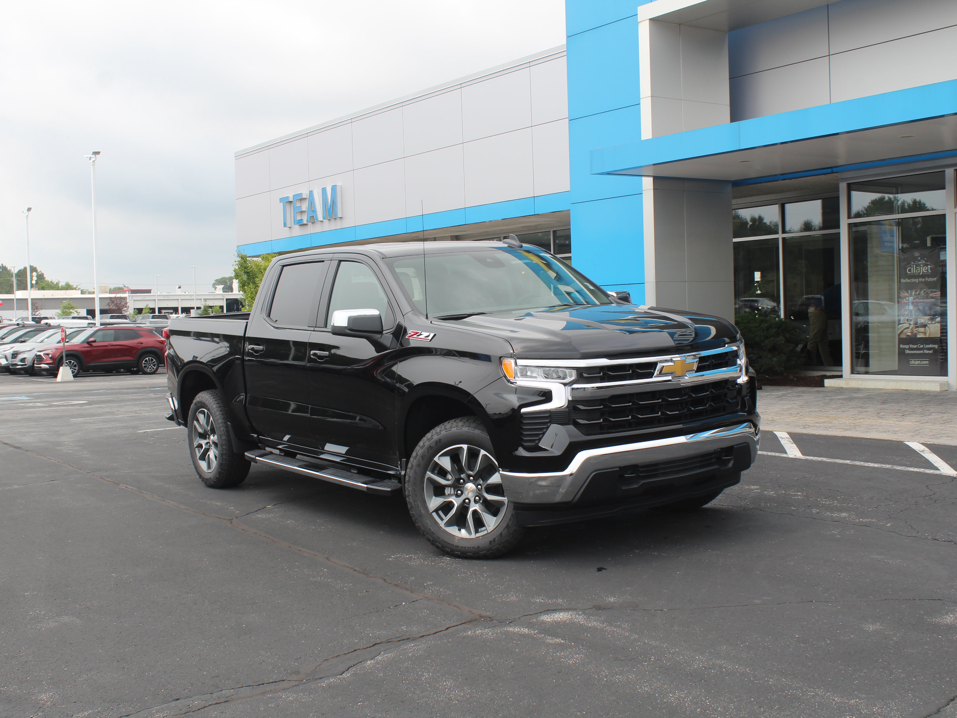 New 2026 Chevrolet Silverado 1500 LT w/ Z71 Off-Road Package AWD/4WD image 2