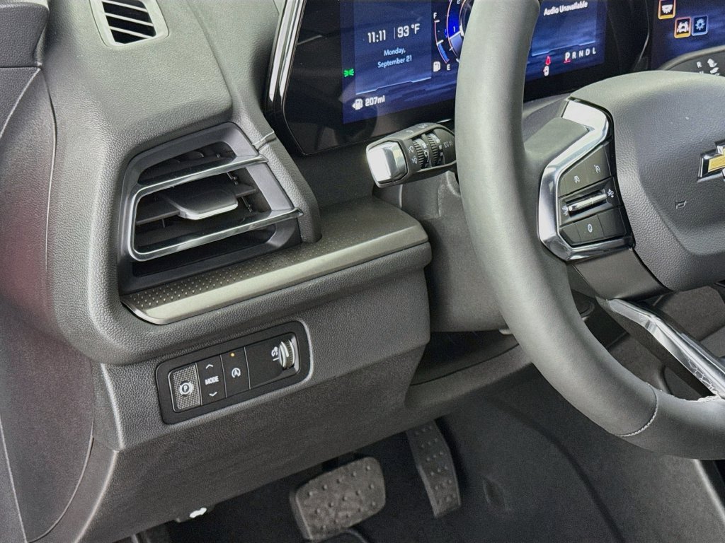 New 2027 Chevrolet Traverse LT w/ Sun and Wheel Package FWD image 11
