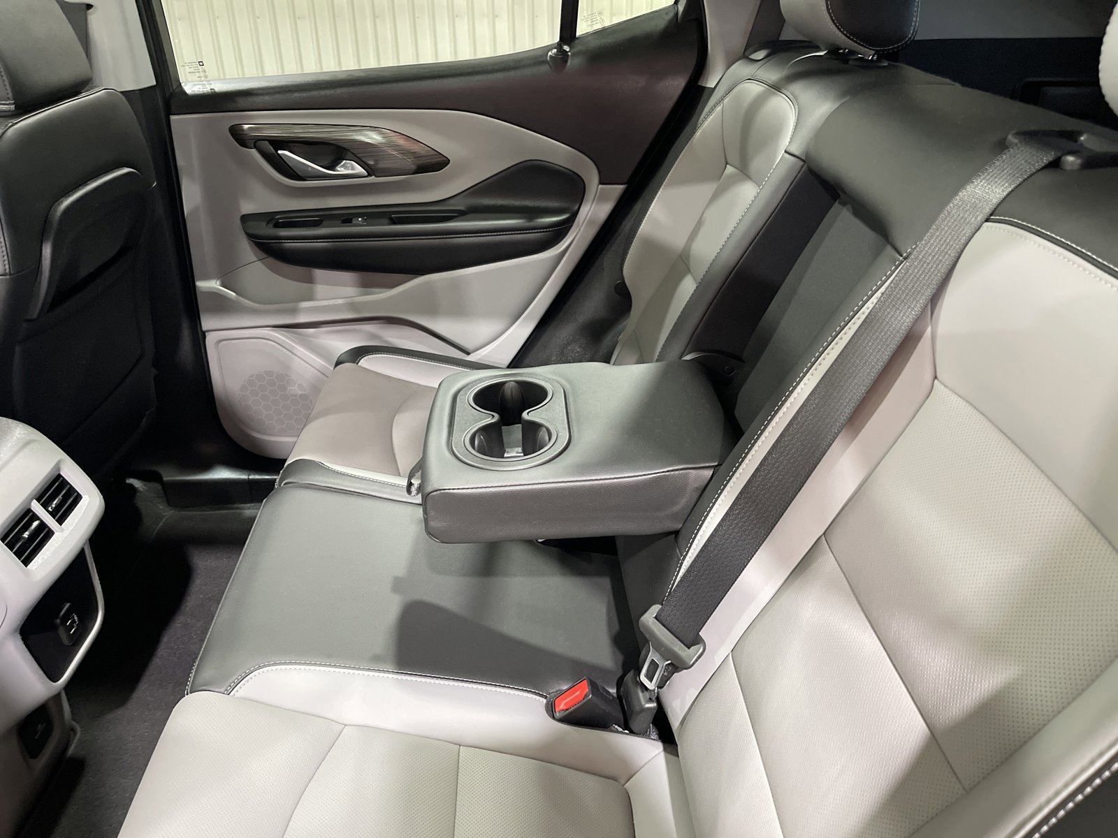 Used 2024 GMC Terrain SLT w/ Infotainment Package II AWD/4WD image 13