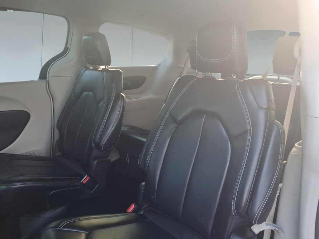 Used 2024 Chrysler Pacifica Touring-L image 26