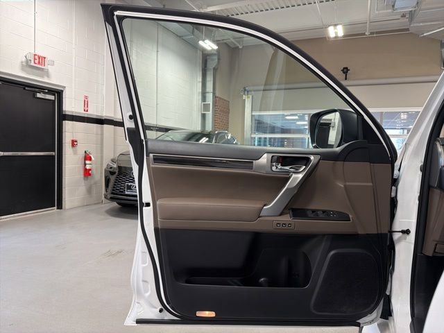 Certified 2023 Lexus GX 460 Premium w/ Premium Package AWD/4WD image 9