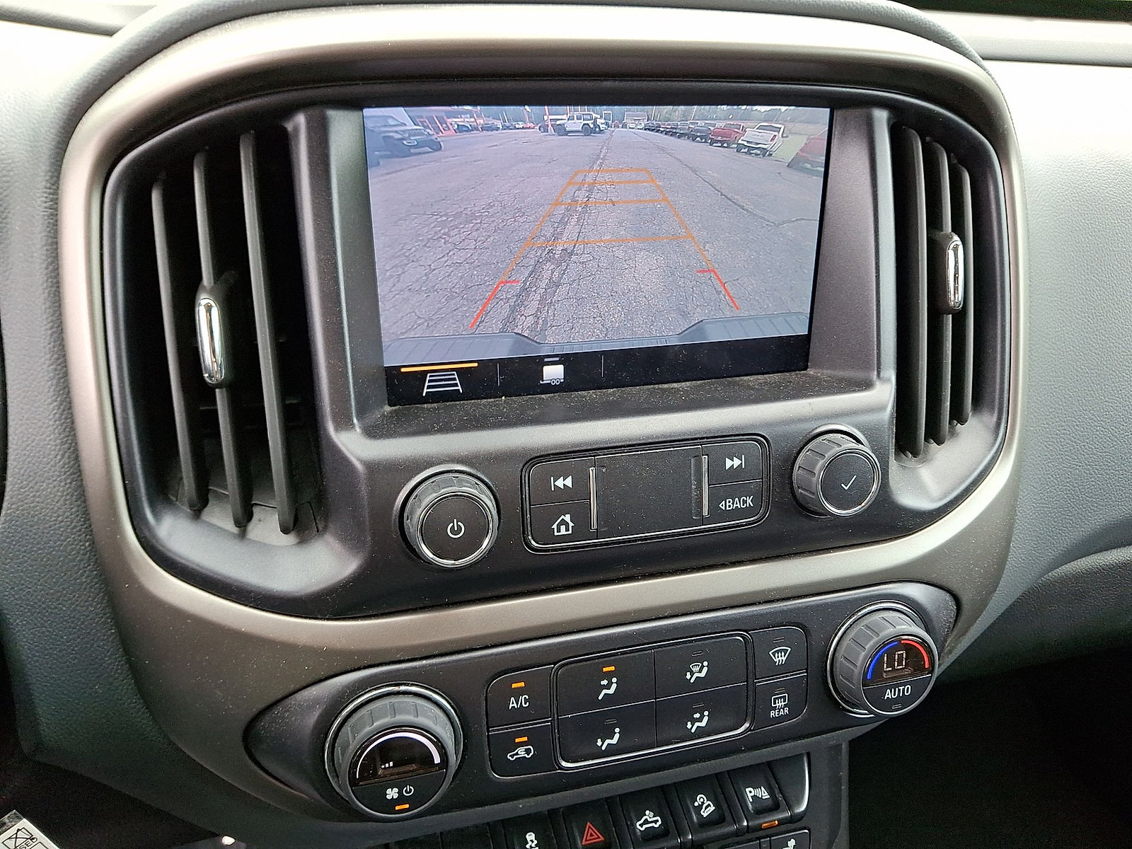 Used 2022 Chevrolet Colorado Z71 AWD/4WD image 15
