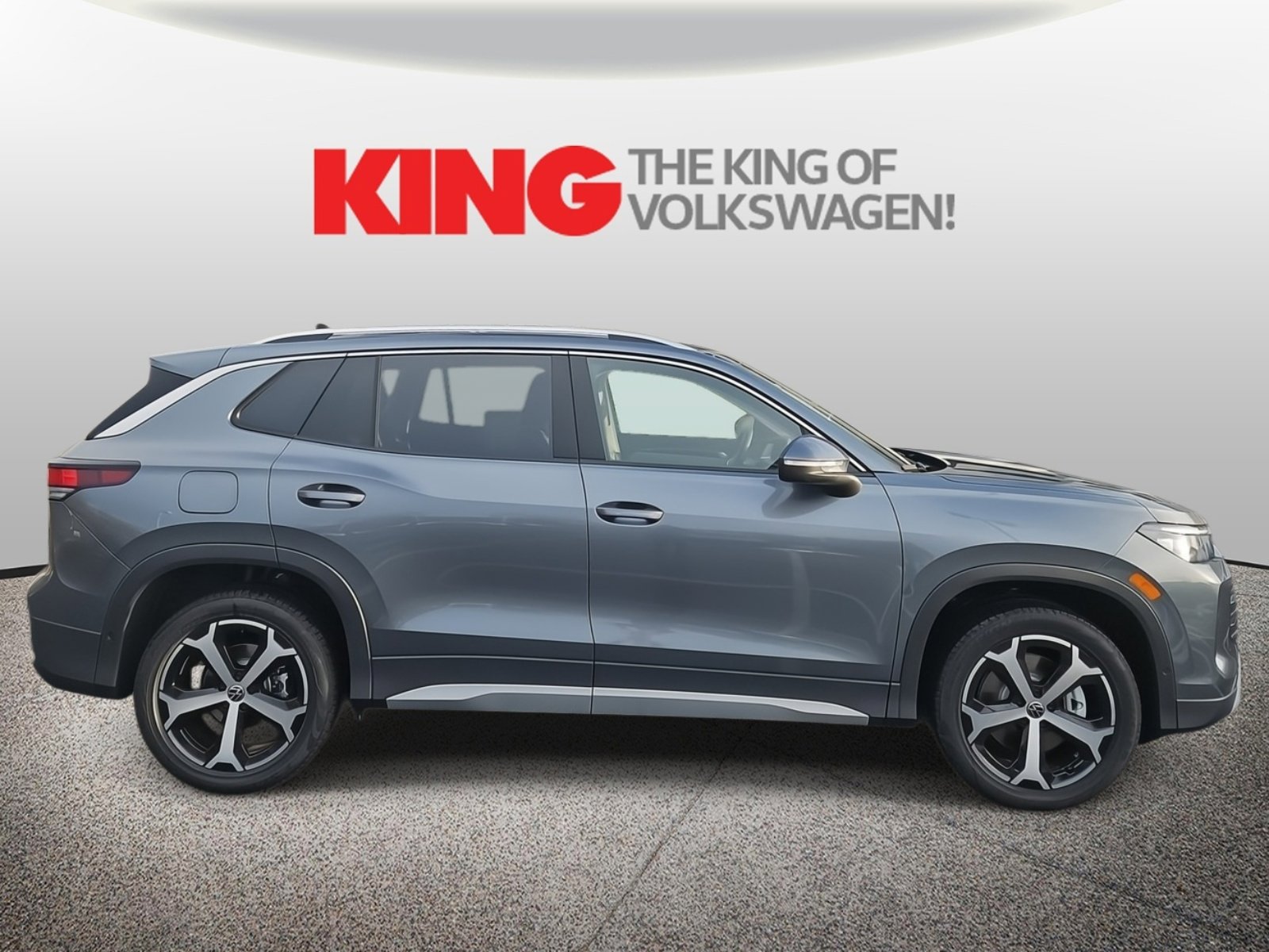 New 2026 Volkswagen Tiguan SE image 2