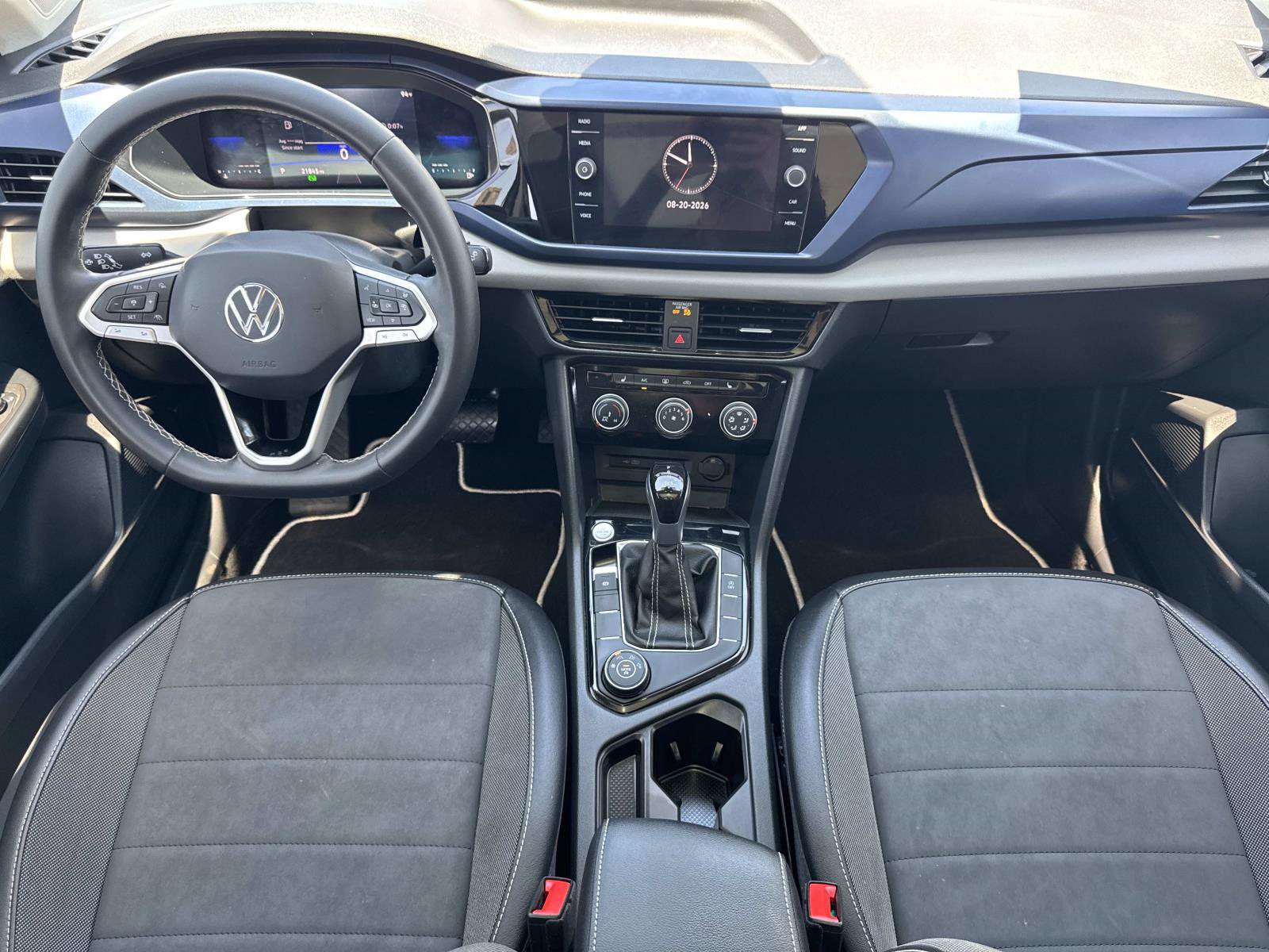 Certified 2023 Volkswagen Taos SE w/ Panoramic Sunroof Package AWD/4WD image 9