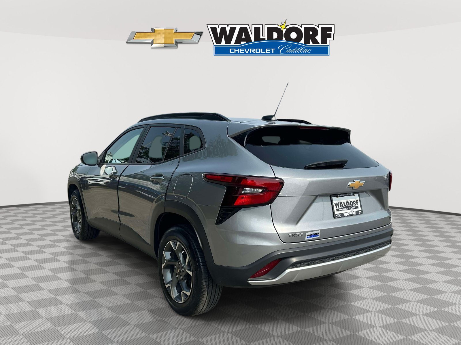 Used 2025 Chevrolet Trax LT FWD image 4