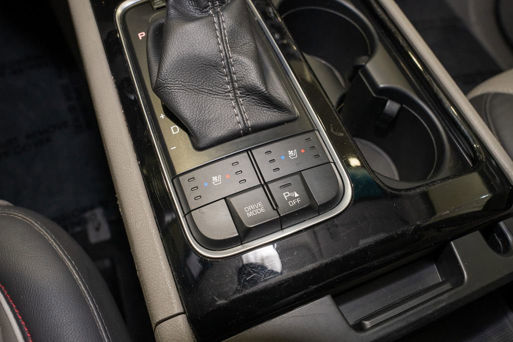 Used 2015 Kia Sedona SX image 18