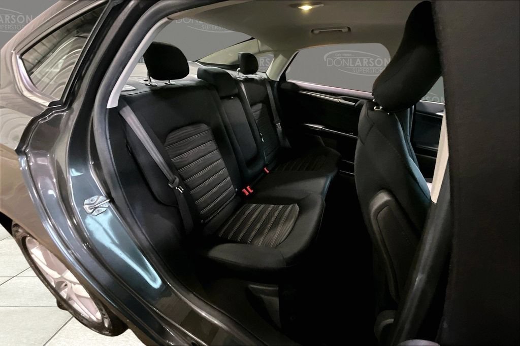 Used 2016 Ford Fusion SE FWD image 19
