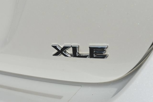 Used 2020 Toyota Camry XLE FWD image 16