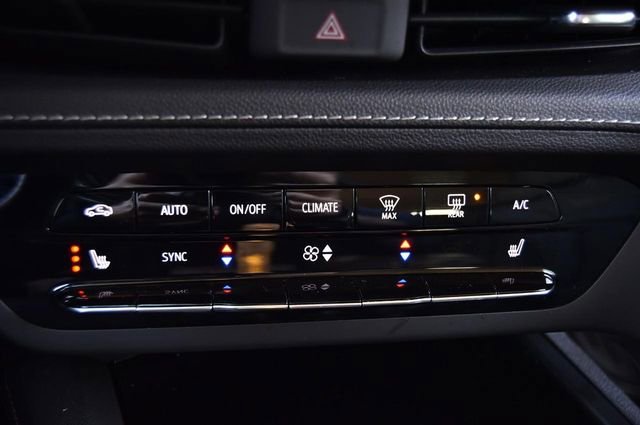 Used 2022 Buick Envision Essence w/ Technology Package I image 18