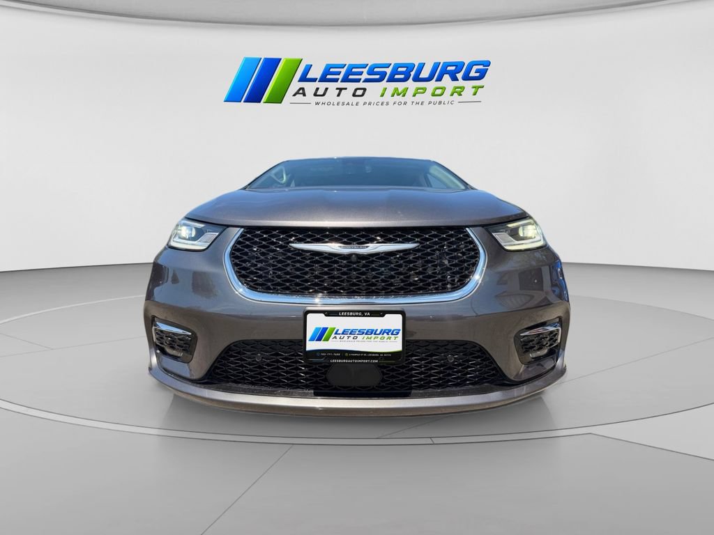 Used 2022 Chrysler Pacifica Touring-L w/ Uconnect Theater Family Group FWD image 5