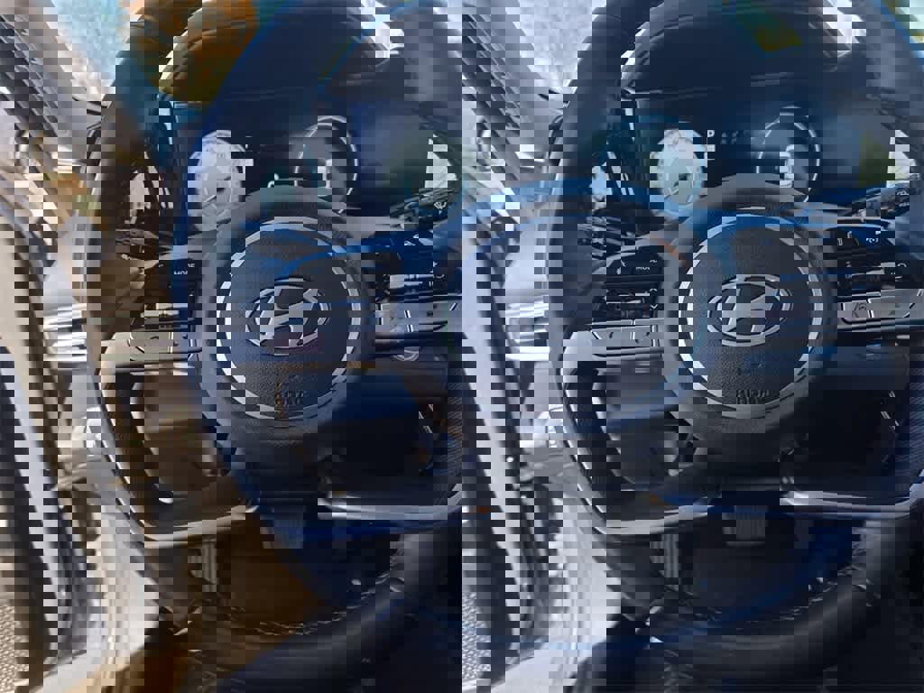 Used 2024 Hyundai Elantra Limited image 21