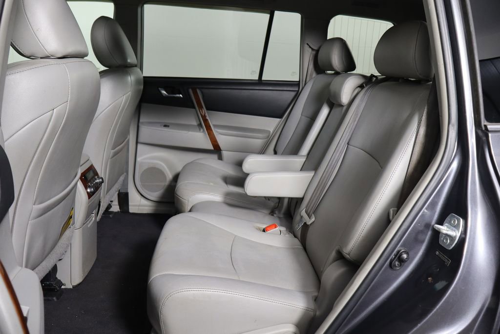 Used 2012 Toyota Highlander Limited w/ Tow Pkg image 17