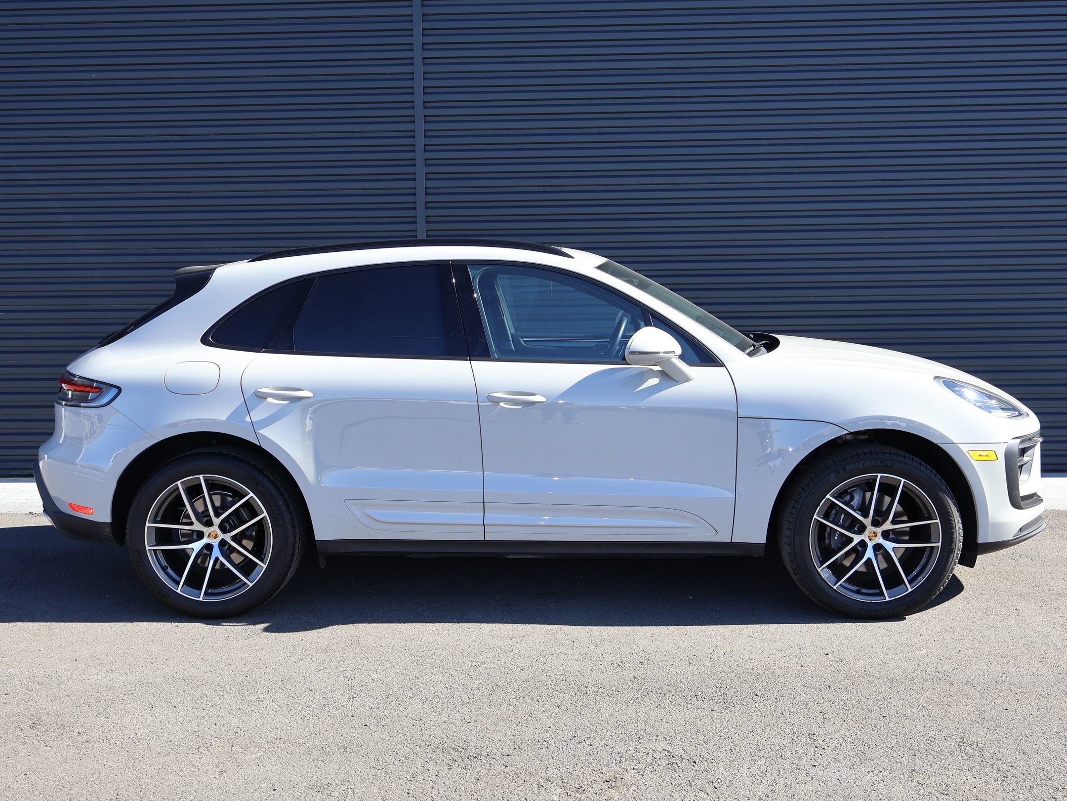 Certified 2024 Porsche Macan AWD/4WD image 11