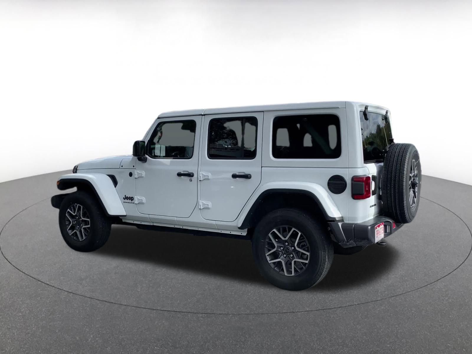 Used 2025 Jeep Wrangler Sahara image 10