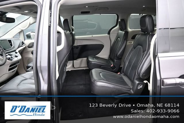 Used 2022 Chrysler Pacifica Touring-L FWD image 35