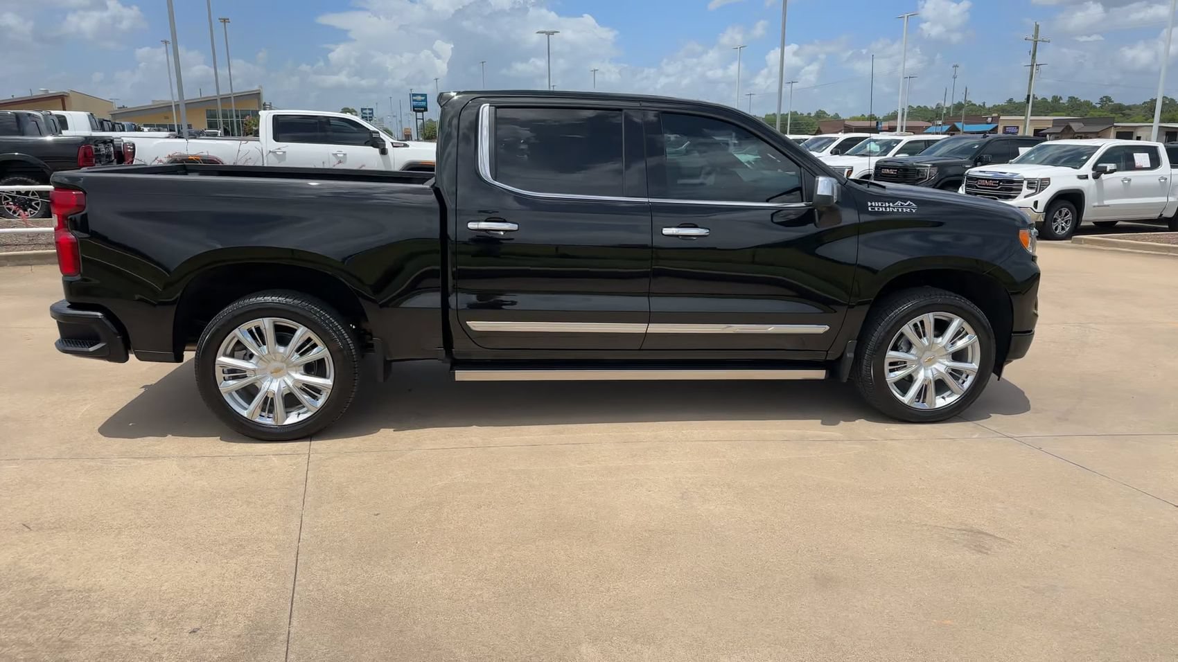 Used 2026 Chevrolet Silverado 1500 High Country AWD/4WD image 2