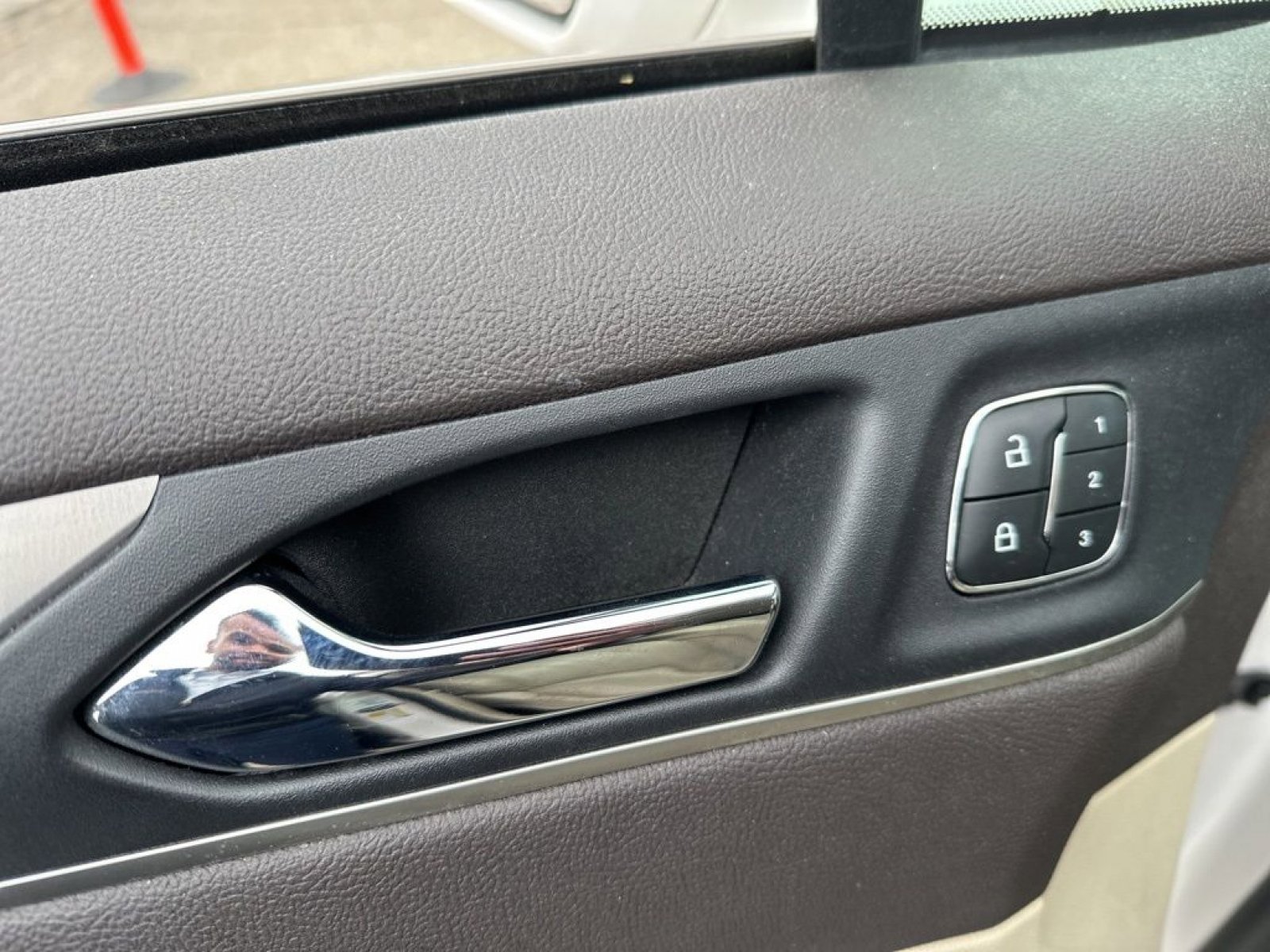 Used 2019 Lincoln MKC Premiere FWD image 18