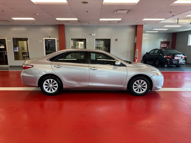 Used 2016 Toyota Camry LE FWD image 3