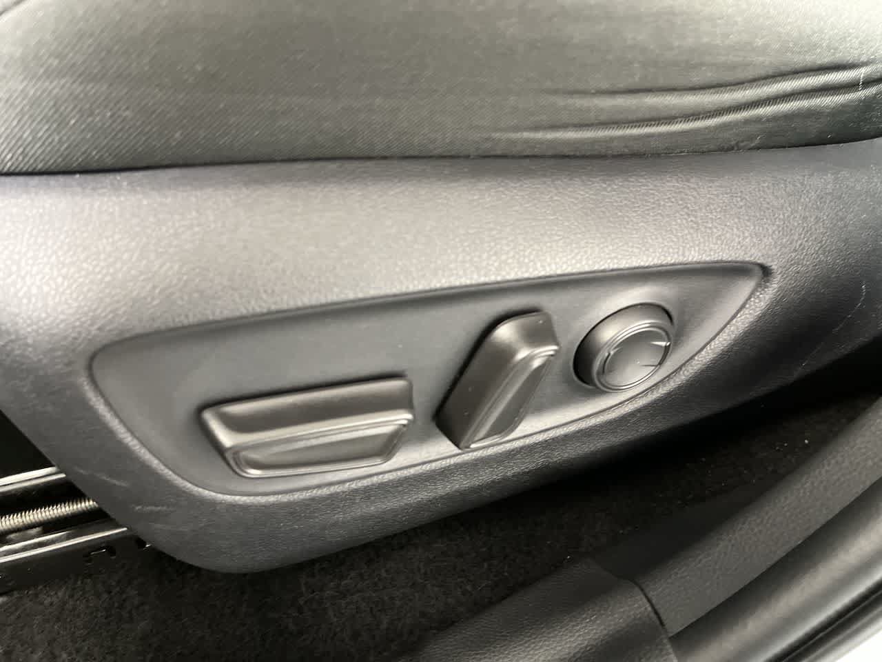 Used 2025 Toyota RAV4 XLE FWD image 14