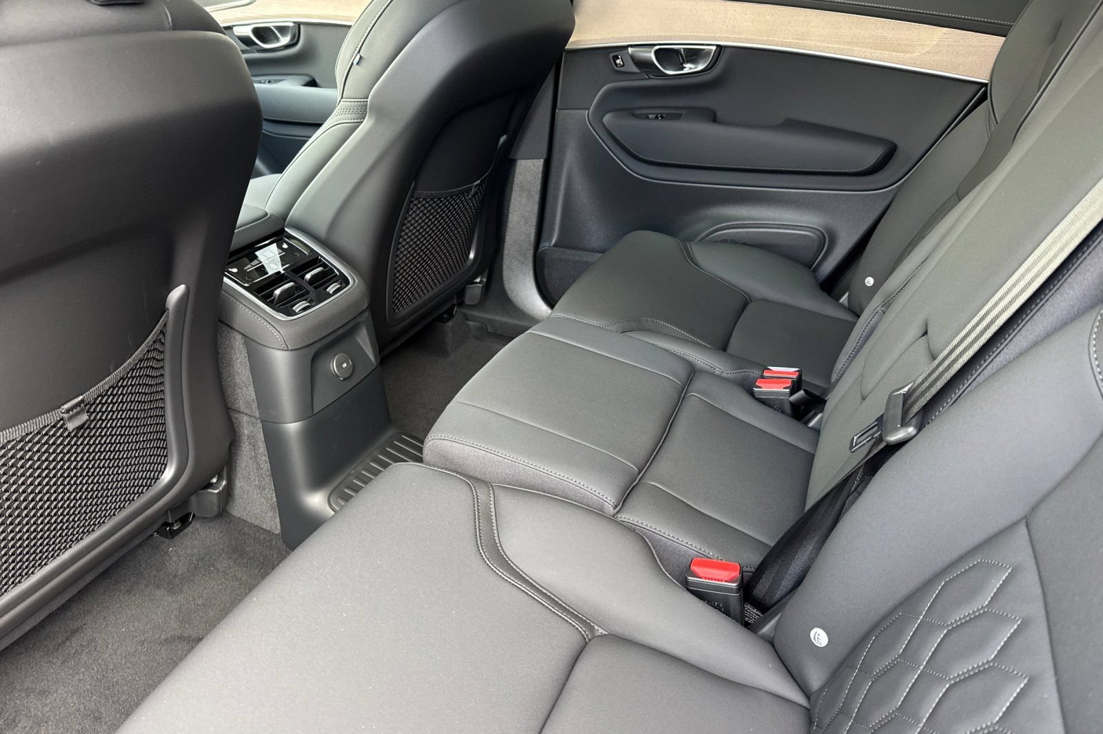 New 2026 Volvo XC90 T8 Plus w/ Protection Package AWD/4WD image 12