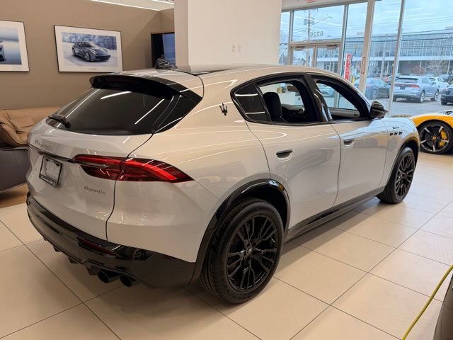 Used 2025 Maserati Grecale Modena image 5