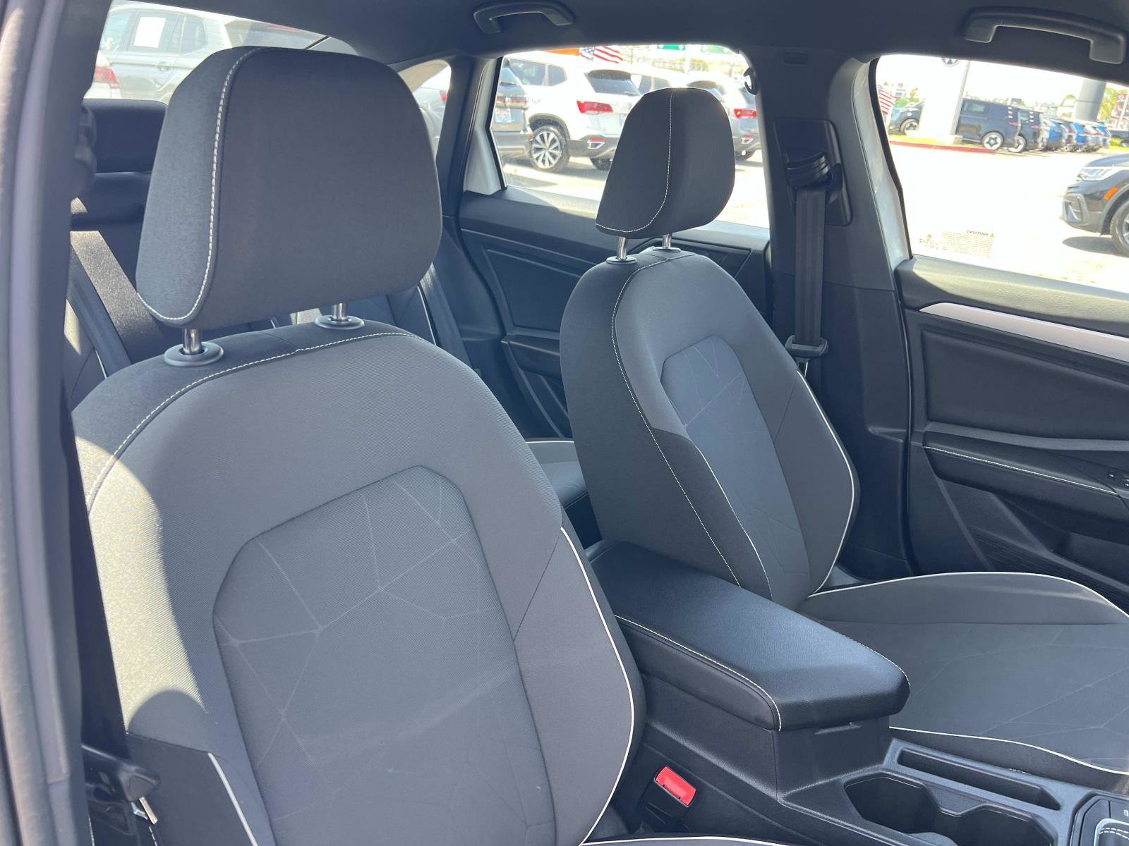 Used 2025 Volkswagen Jetta Sport image 28