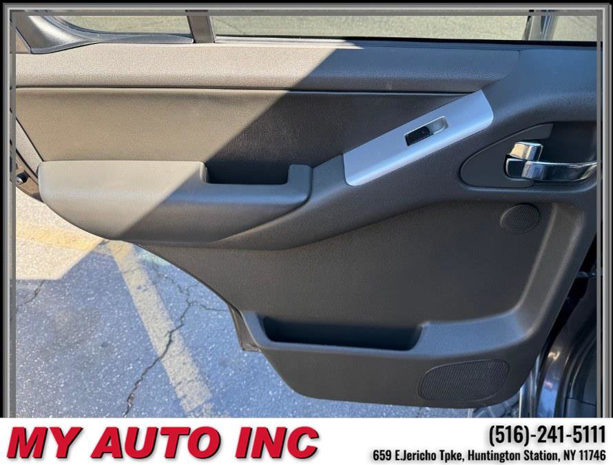 Used 2012 Nissan Pathfinder Silver image 35