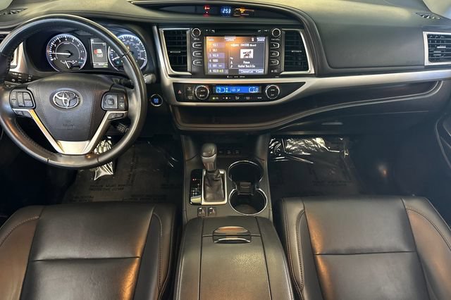 Certified 2019 Toyota Highlander XLE AWD/4WD image 18