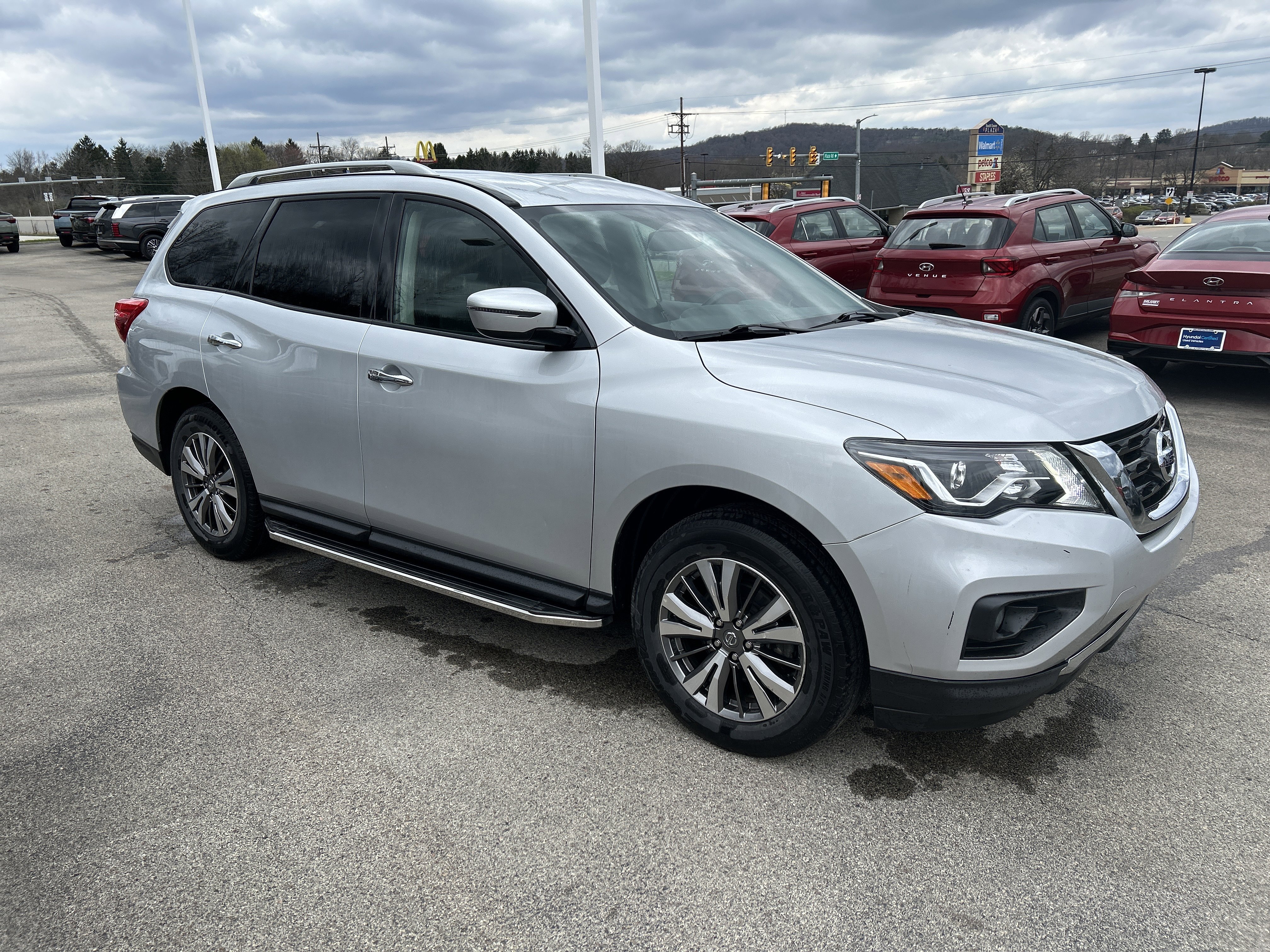 Used 2020 Nissan Pathfinder SV image 5