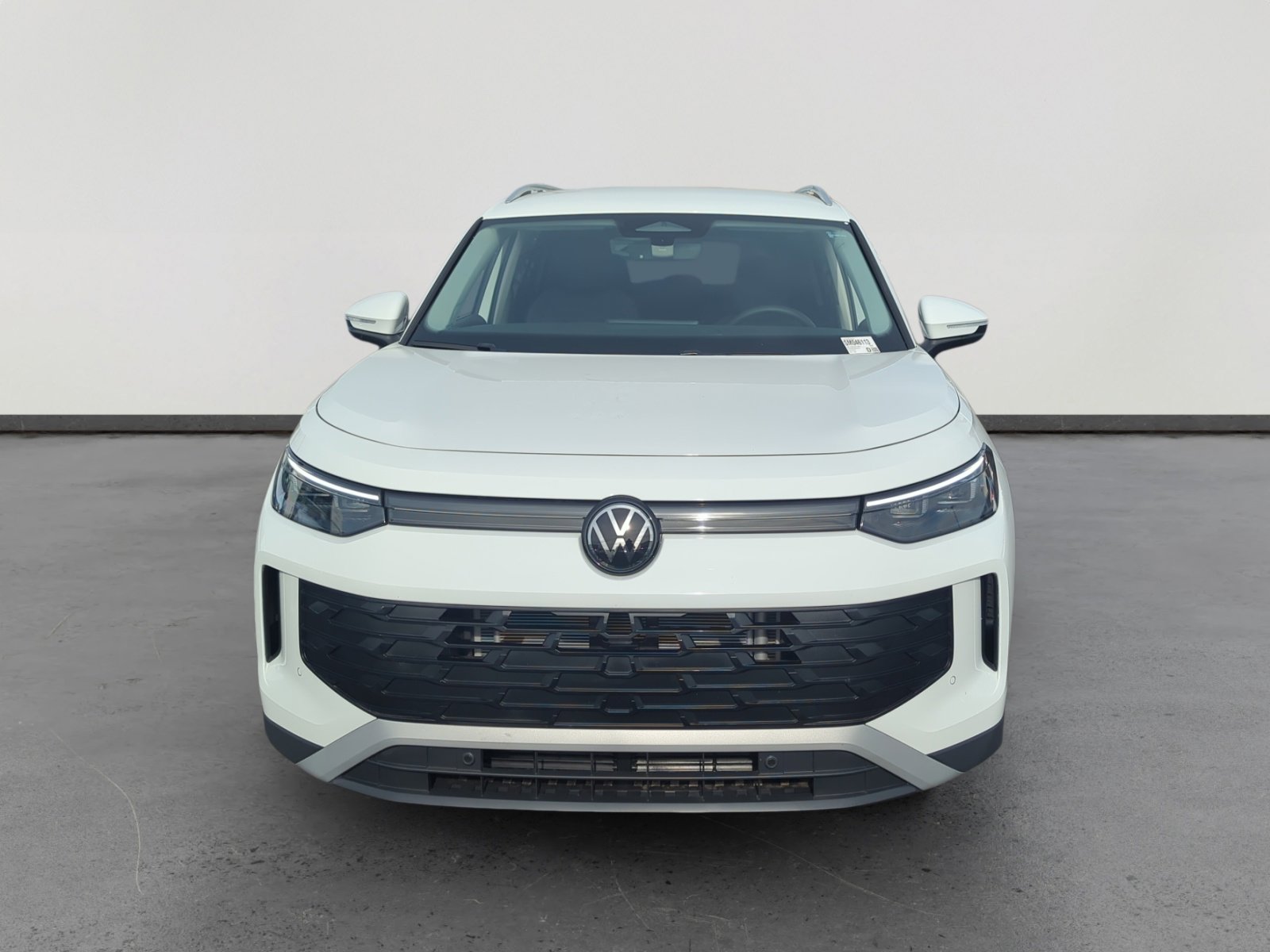 New 2025 Volkswagen Tiguan SE image 8