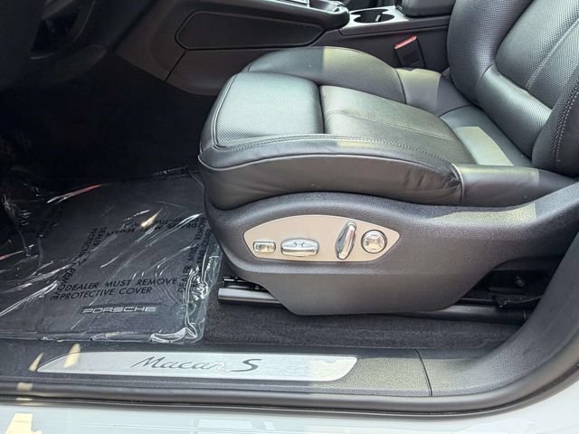 Certified 2023 Porsche Macan S AWD/4WD image 18