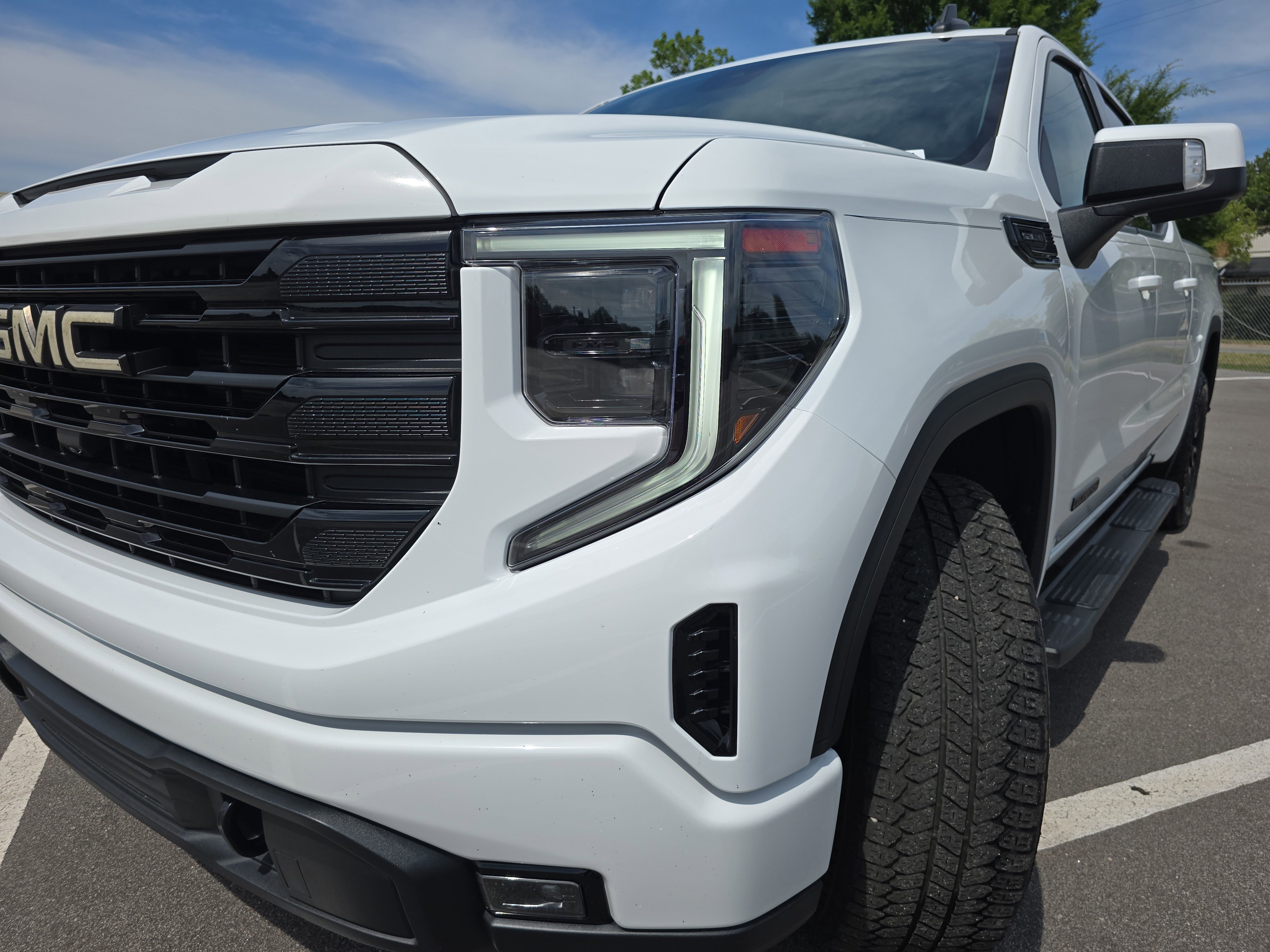 Used 2022 GMC Sierra 1500 Elevation w/ Elevation Premium Package AWD/4WD image 31