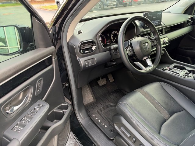 Used 2025 Honda Pilot EX-L image 13