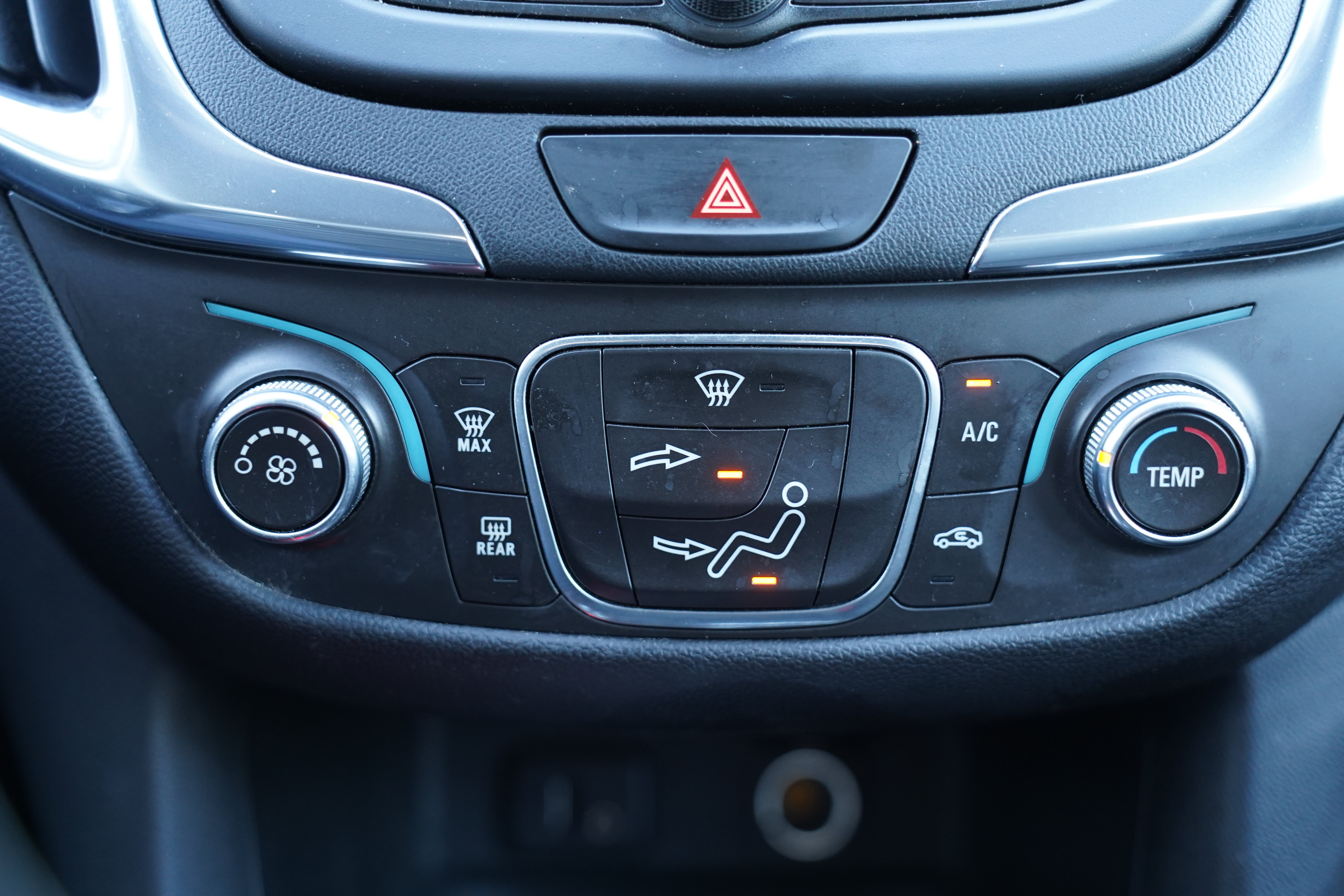 Used 2018 Chevrolet Equinox LT AWD/4WD image 26