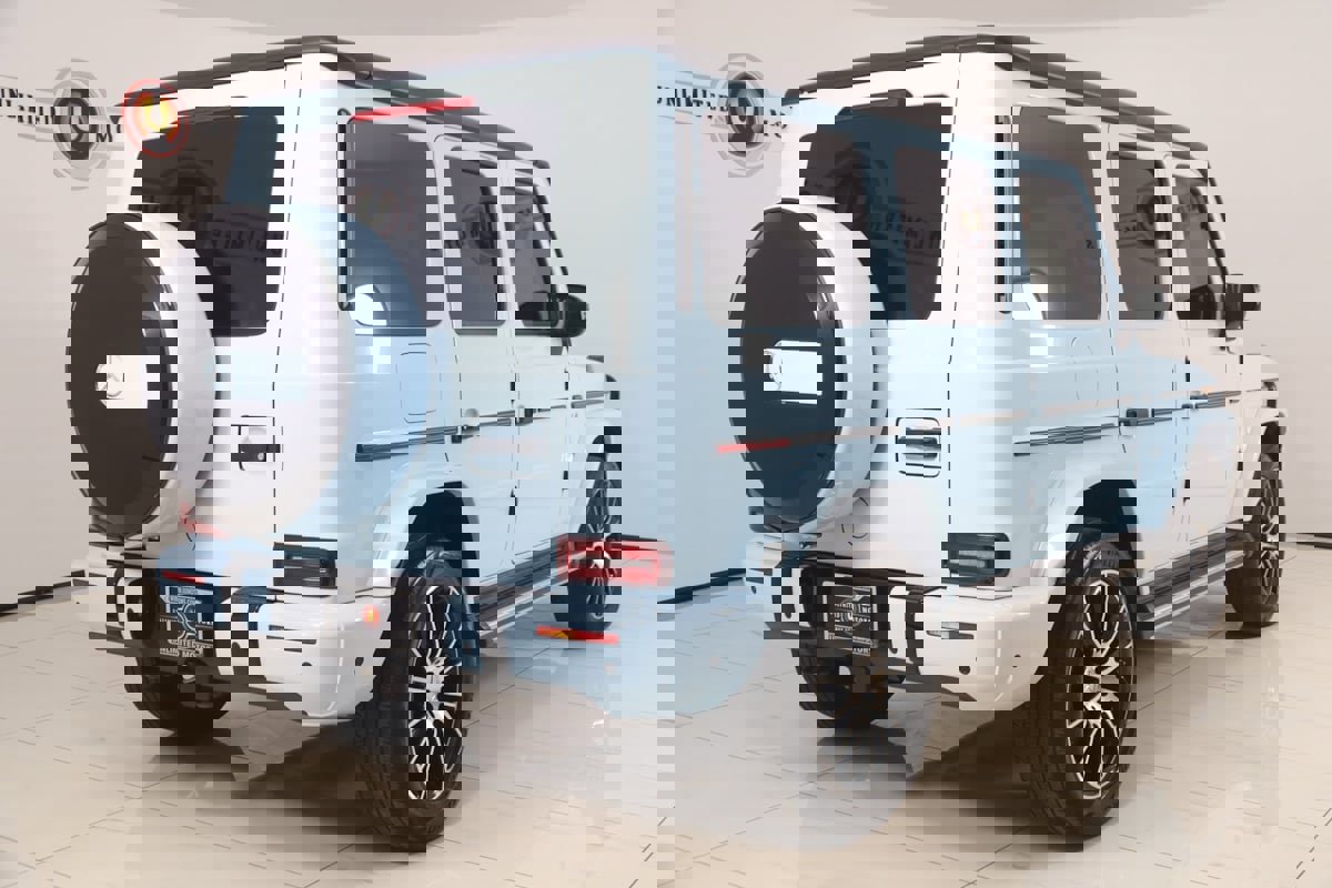 Used 2022 Mercedes-Benz G 550 image 3